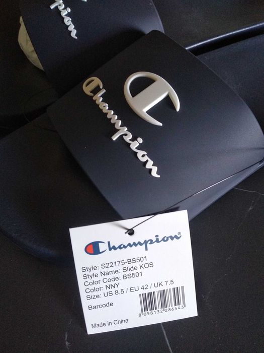 Нові шльопанці Champion