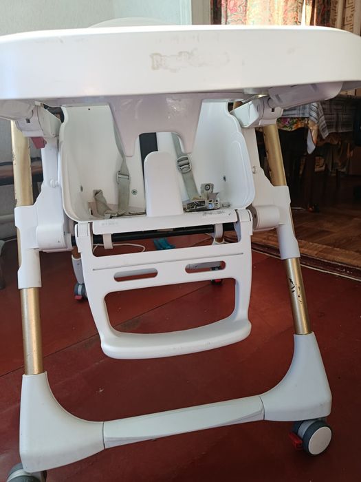 Стільчик для годування