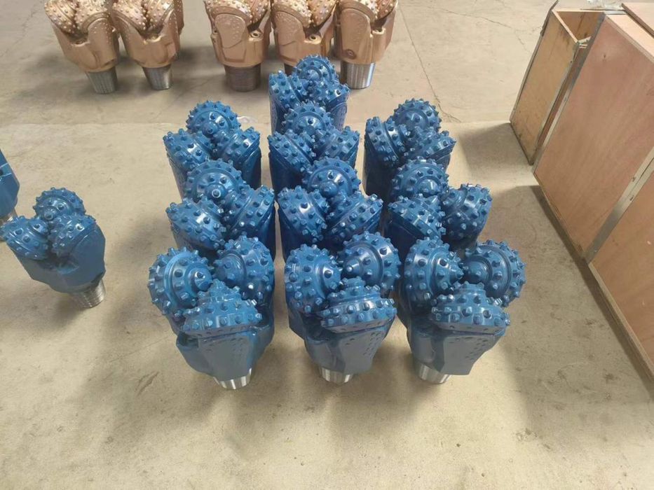 Долота трехшарошечные,долота шарошкові