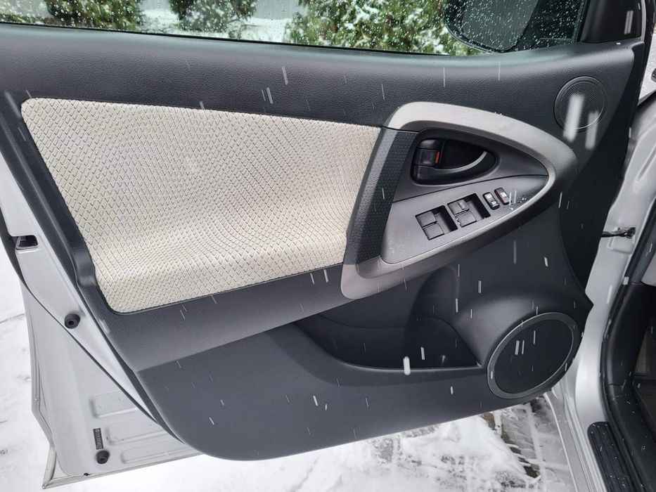 Toyota RAV 4 EV  Electric 41 .8 кВт