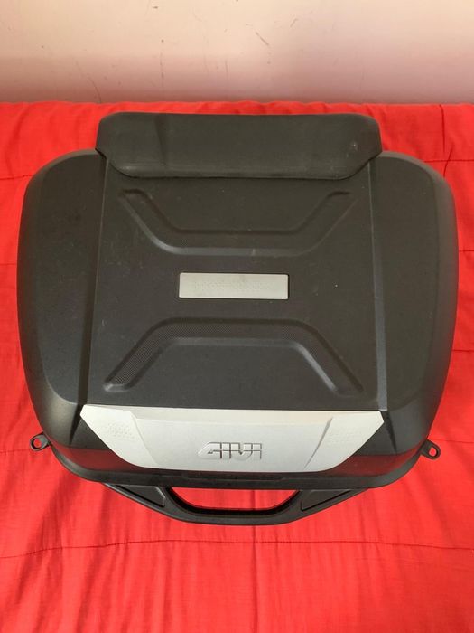 Продам центральний кофр Givi E43