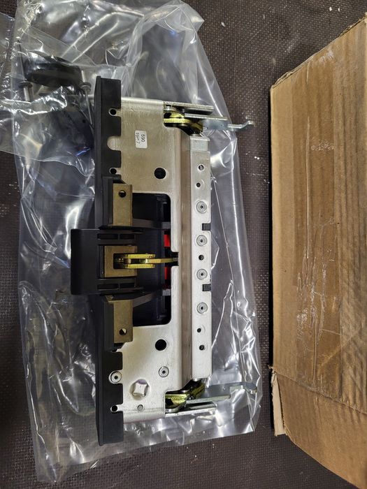 Mechanizm zamka kufra bmw touring 
MECHANIZM ZAMKA KUFRA BMW TOURING (