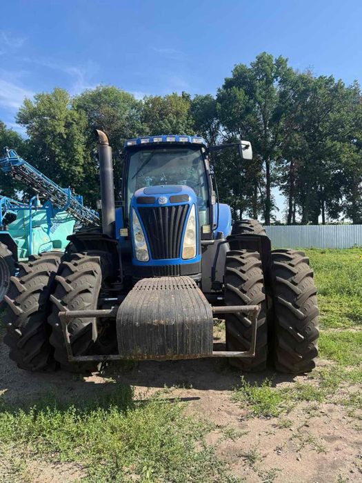 New Holland T8050