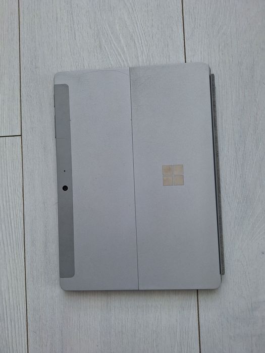 Планшет Microsoft  redmond surface