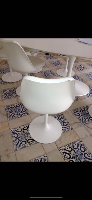 Vintage Saarinen table set with 7 chairs