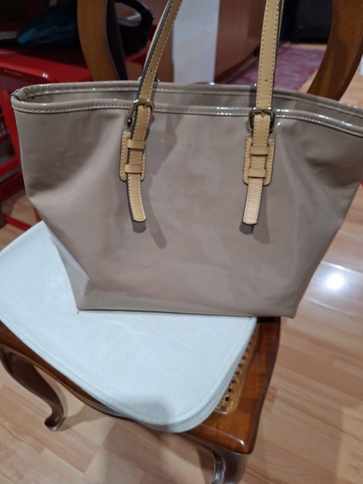 Vendo carteira de Senhora.. Sem ter sido usada