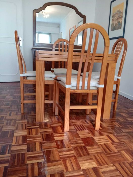 mesa de jantar com 4 cadeiras