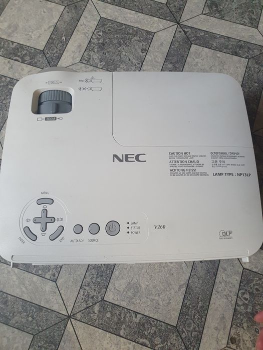 Projektor NEC z pudełkiem