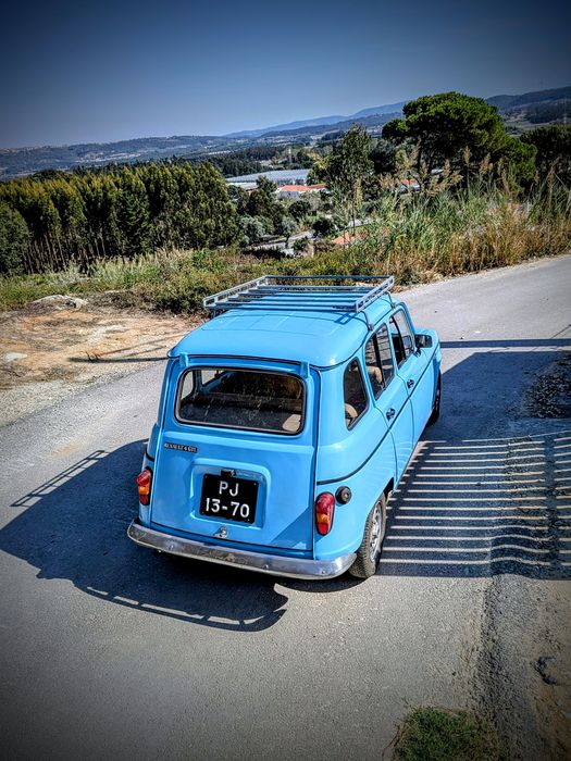 Carro clássico Renault 4L