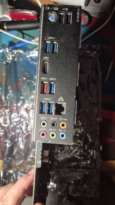 Продаю материнську плату GigaByte z390 UD