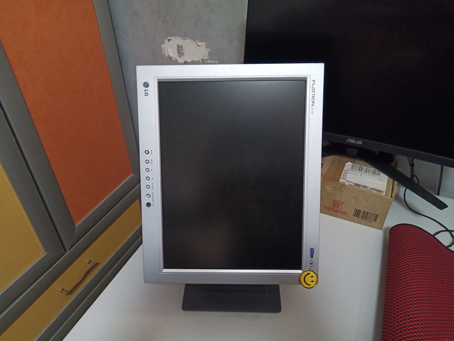 Монітор LG Flatron L1510P