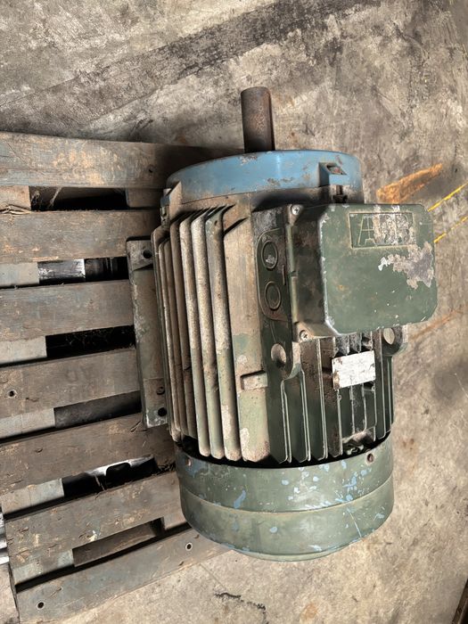 Motor eletrico trifasico marca ABB