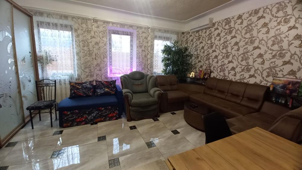Продам комфортний одноповерховий будинок на проспекті Металургів