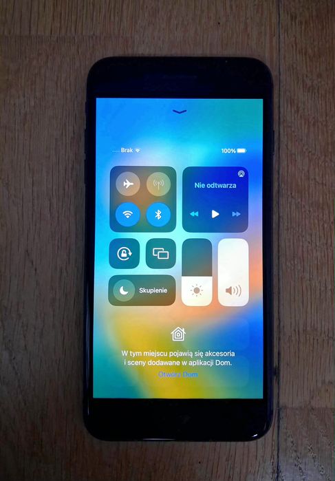 IPhone 8 Plus 64 GB + etui na dokumenty