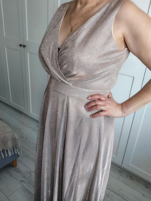 Beżowa brokatowa sukienka maxi – rozmiar 44