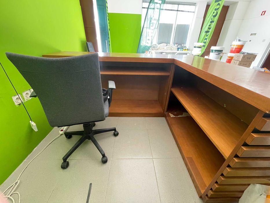 Balcão para loja em madeira - usado