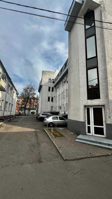 Продам комерційну будівлю в центрі міста