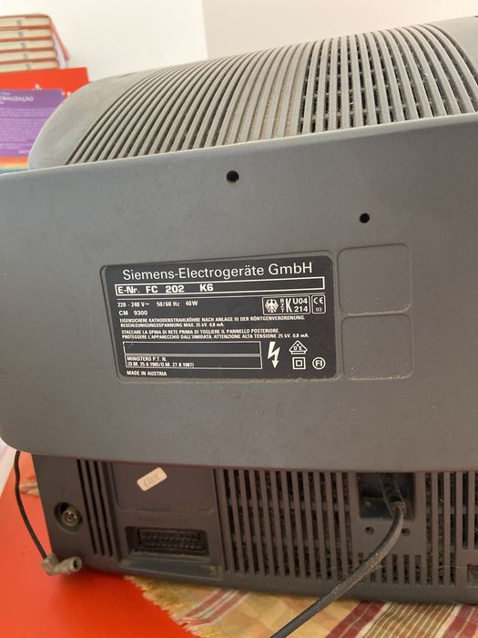 Televisao antiga siemens a funcionar sem riscos