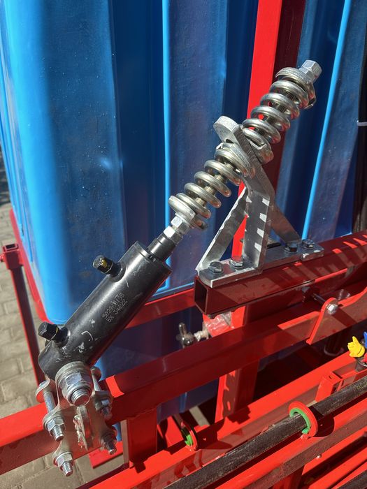 Оприскувач . Обприскувач . Оприскиватель