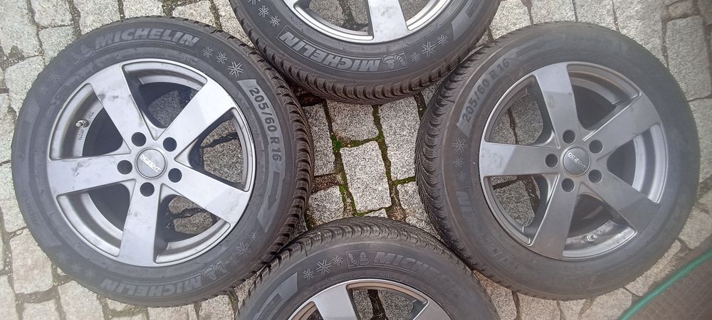 Peças Jantes 16 KBA c pneus Michelin novos