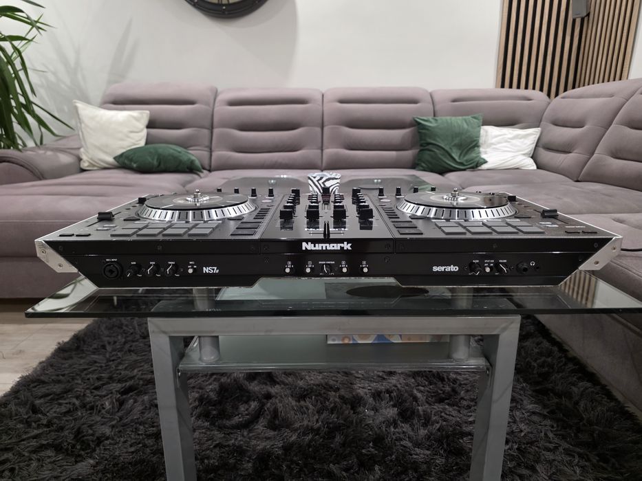 Kontroler Numark ns7ii, konsola Dj, djka