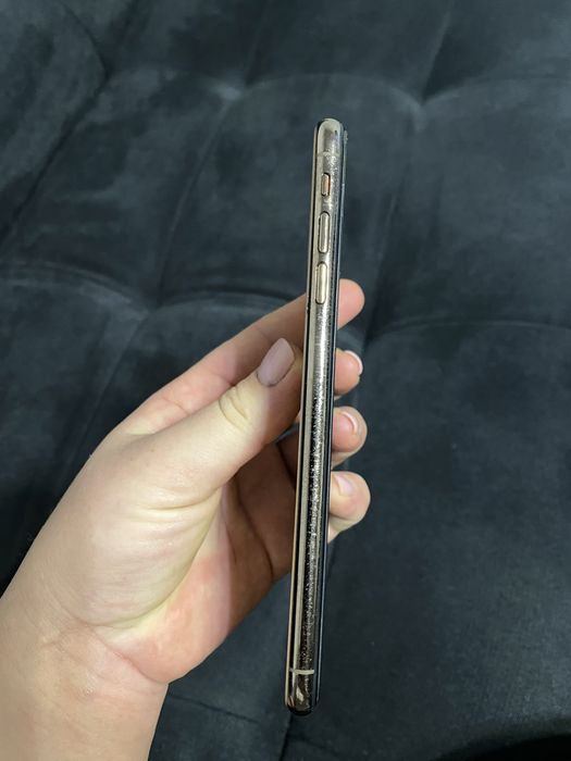 Продам два айфони 10/8 , робочі !є момєнти !