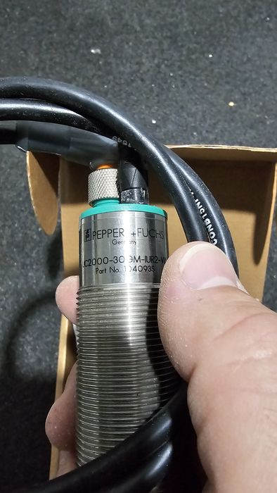 sensor ultrassónico sensor Pepperl+Fuchs UC2000-30GM-IUR2-V15