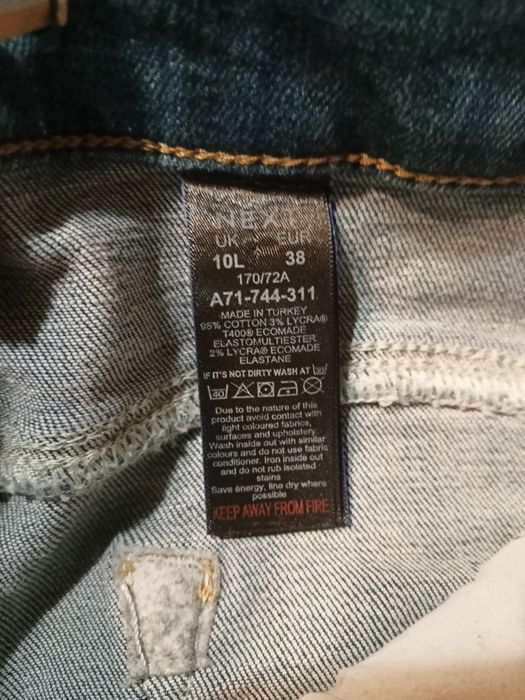 Spodnie dzwony dżinsowe, bootcut high rise. Rozmiar M. Push up.