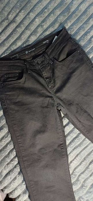 Джинси від бренду Levis