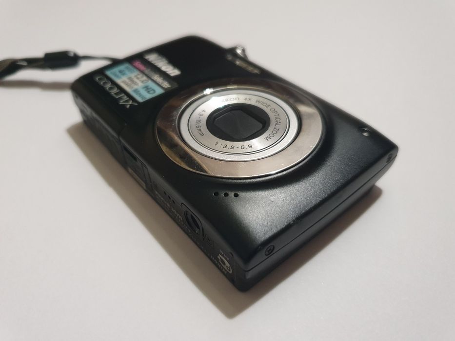 Фотоаппарат Nikon S2550.