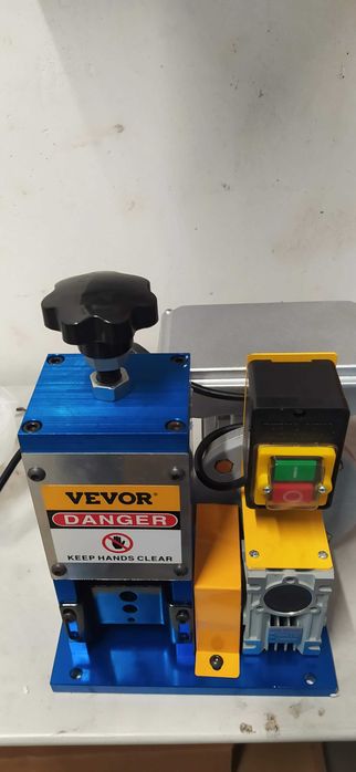 Maquina elétrica para descarnar / descascar cabos e fios   1.5 a 25mm