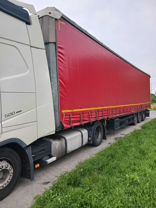 Transport ciezarowy  chłodnia  firanka