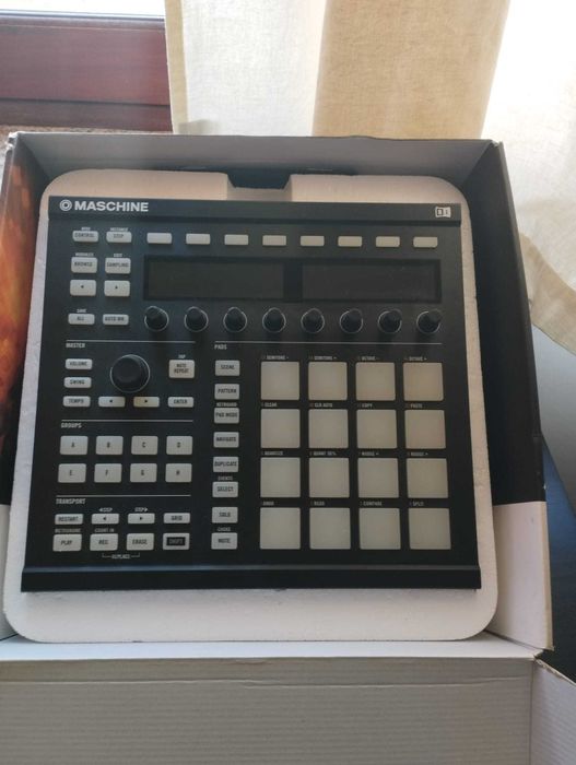 Native Instruments Maschine MK2 (bom estado com o software)