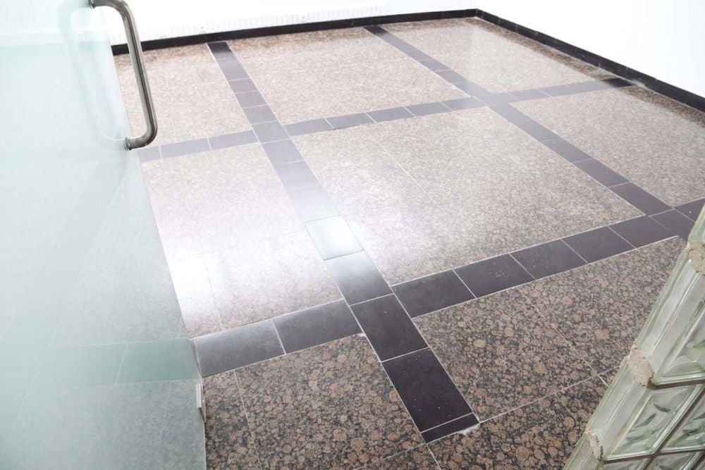 Loja com dois pisos, Penha de França (Venda ou arrendamento)