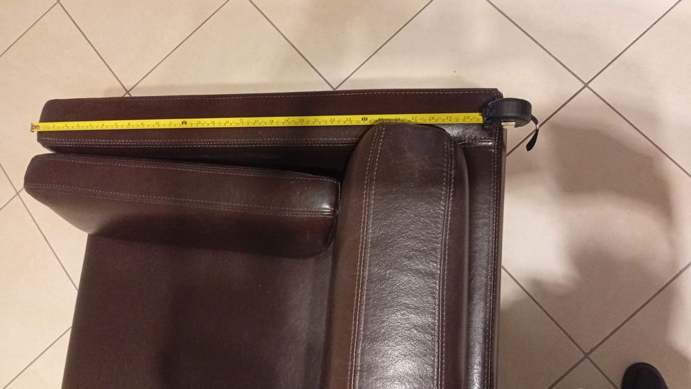 Sofá em Polipele castanho escuro