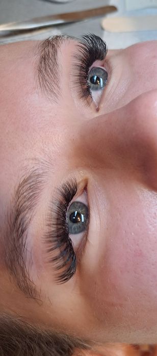 Profesjonalne przedłużanie rzęs. Wolne terminy w treści ogłoszenia.