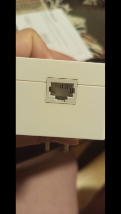 Extensor de Sinal Wi-Fi TP-Link (Com tomada integrada) – Como Novo