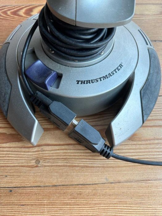Joystick Thrustmaster (antigo)
