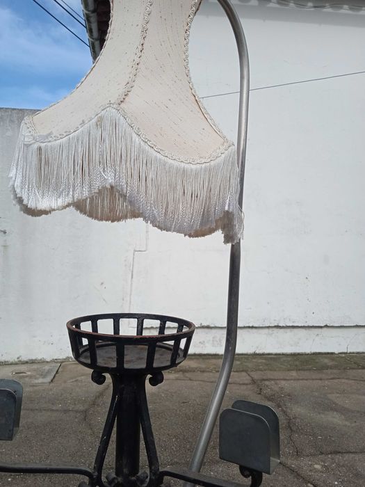 Candeeiro de pé alto, antiguidade