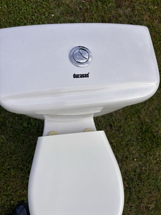 Kompakt WC Durasan – biały, stan bardzo dobry (muszla + spłuczka)