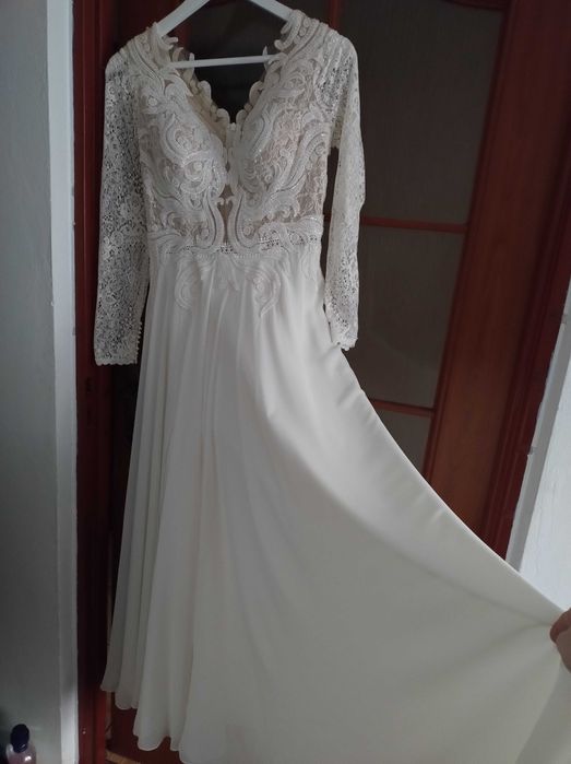 Suknia ślubna z długim rękawem