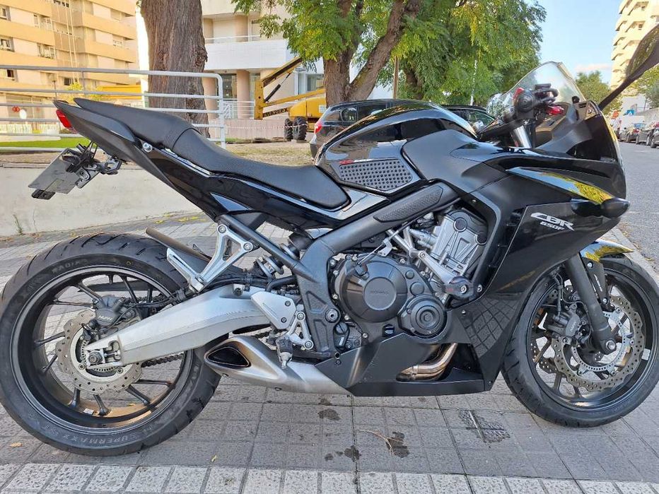 HONDA CBR650F em muito bom estado