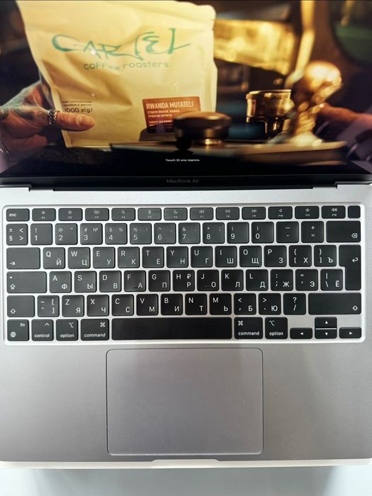 MacBook Air M1 8gb/256gb 500$ 2024 рік