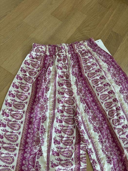 Pantalonas com padrão em tons de berigela
