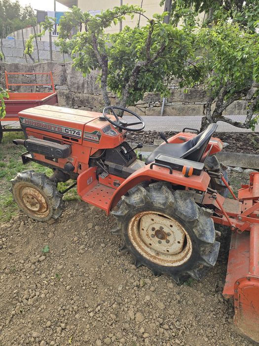 Trator Hinomoto C174 sem matrícula