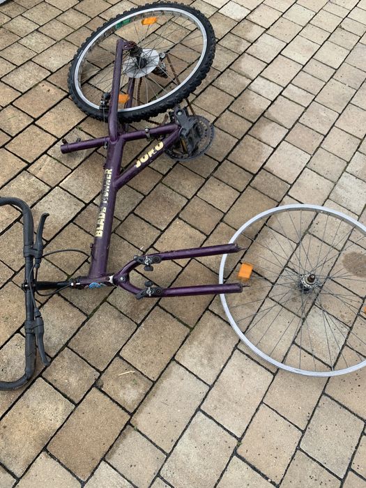 Rama rowerowa i to co widac na zdjeciach za 150 zl