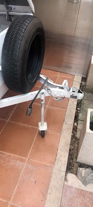 Atrelado 300kg em otimo estado
