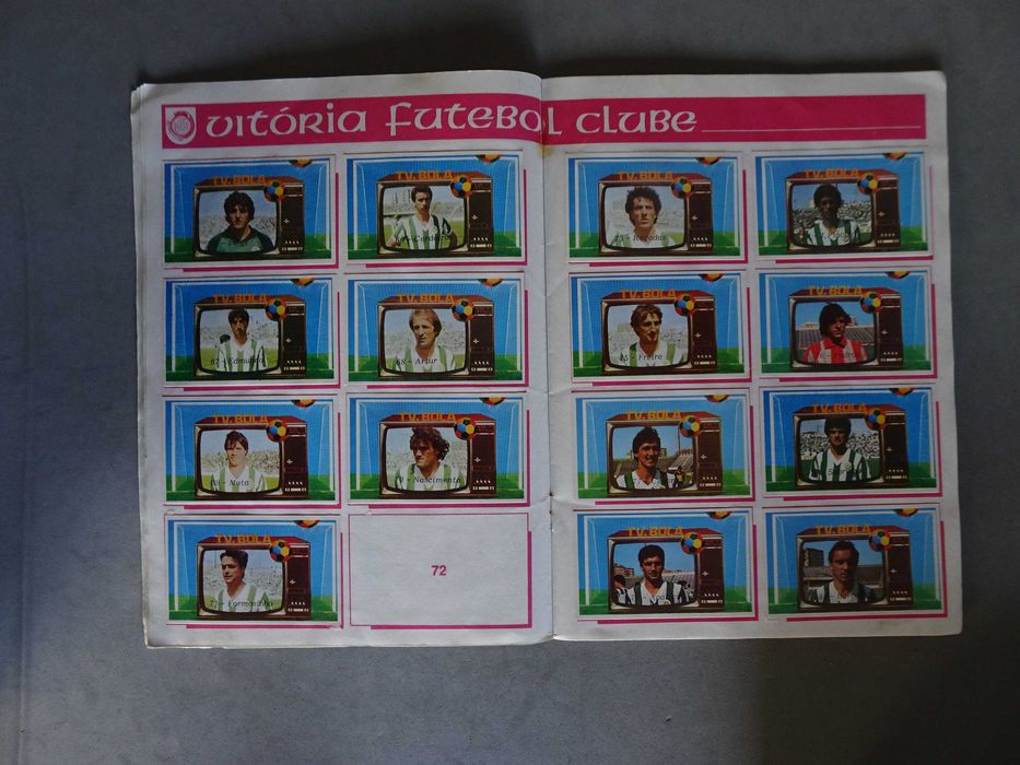 Caderneta de cromos de futebol TV Bola incompleta (faltam 51 cromos)