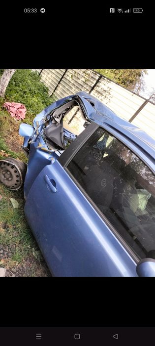 Нісан мікро 2003