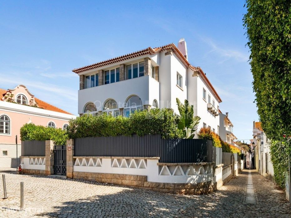 Moradia T6+1 com anexo independente no centro histórico de Cascais